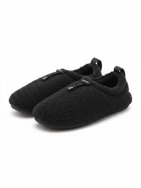 UGG Black Sherpa Slippers – Size 9